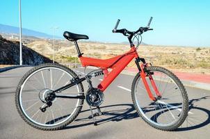 rosso montagna bicicletta foto