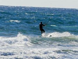 kitesurfer a tramonto foto