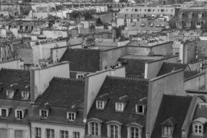 tetti di edifici nel Parigi foto