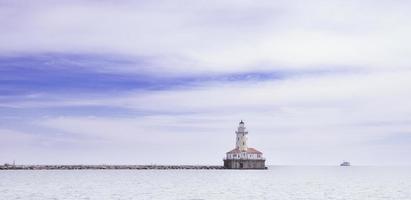 un' faro vicino Marina Militare molo nel Chicago. foto