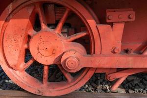 un' ruota di un vecchio vapore locomotiva foto