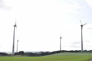 vento energia impianti nel verde paesaggio foto