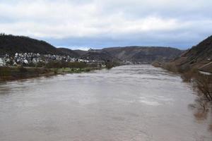 largo mosel fiume durante alluvione foto