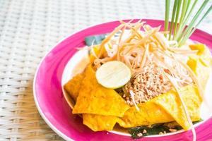 pad thai noodles foto