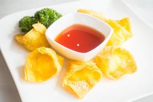 wonton al formaggio fritto foto