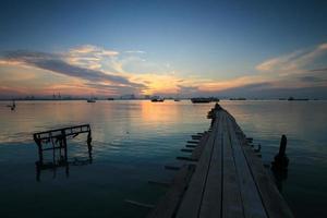 di legno ponte a abbronzatura molo, giorgio, penang, sud-est Asia foto