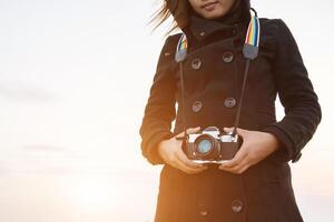 ragazza con sua telecamera foto