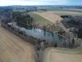 aereo Visualizza di naturale stagno vicino il cittadina di havlickuv fratello, ceco repubblica. foresta dopo abbaiare scarafaggio calamità foto