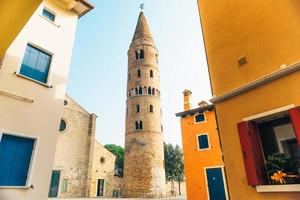 Campanile duomo santo stefano a caorle italia foto