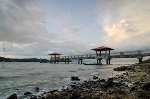 paesaggio marino molo batu musang foto