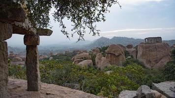 antico rovine di Hampi quale può essere visto a partire dal malyavanta collina foto