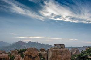 antico rovine di Hampi quale può essere visto a partire dal malyavanta collina foto