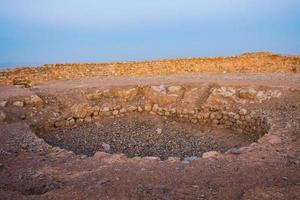 tempio del fuoco sulla cima di una collina costruito dagli zoroastriani - antica civiltà foto