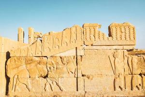 persepoli, iran, 2022 - il antico tombe di achemenide dinastia re di Persia siamo lavorato nel roccioso scogliera nel Naqsh-e ruggine, mi sono imbattuto foto
