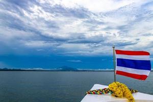 Tailandia bandiera su barca su giro ao nang Krabi Tailandia. foto