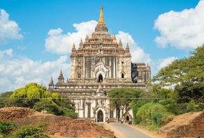 thatbyinnyu tempio il il più alto tempio nel Bagan archeologia luogo durante ristrutturare dopo il grande terra tremito nel anno 2016. foto