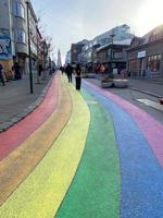 Reykjavik nel Islanda nel febbraio 2023. un' Visualizza di il arcobaleno strada foto