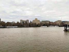 una vista del fiume Tamigi a Londra foto