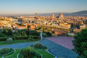 vista sullo skyline di firenze dalla vista dall'alto foto