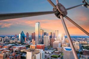 dallas, texas paesaggio urbano con cielo blu al tramonto foto