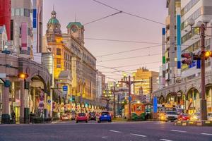 centro della città di kagoshima, paesaggio urbano a kyushu, giappone foto