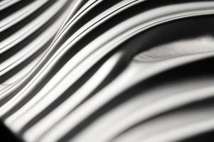 astratto cromo onda curva moderno su un' lusso argento sfondo foto