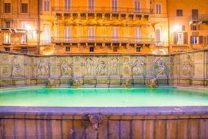 fonte gaia, piazza del campo, a siena foto