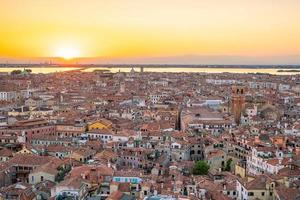 paesaggio urbano della skyline di venezia dalla vista dall'alto in italia