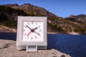 orologio su il rocce foto