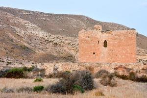 abbandonato strutture nel il deserto foto