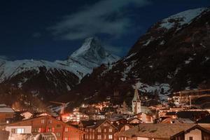 panoramico Alba o tramonto Visualizza di Cervino - uno di il maggior parte famoso e iconico svizzero montagne, Zermatt, Vallese, Svizzera foto