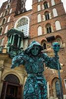 Cracovia, Polonia 2017 - attrazioni turistiche architettoniche nella storica piazza di Cracovia foto