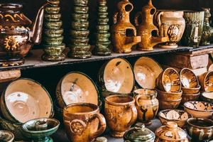 fatto a mano ceramica è un' prezioso culturale caratteristica nel il popolare case su hathpace nel kashgar foto