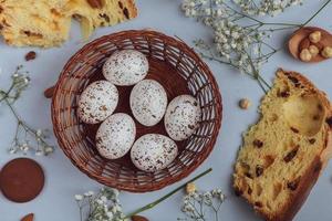 pastello Pasqua uova sfondo. primavera greating carta. Pasqua uova nel cestino foto