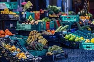 fresco salutare bio frutta e verdure su santana mercato. Madera, Portogallo foto