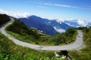 cavallo scarpa genere zig zag strada nel seta itinerario sikkim foto