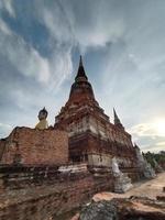Tailandia, ayutthaya, chedi di wat yai chai mongkhon a storico parco foto