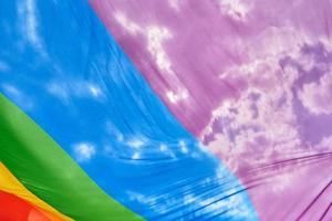 LGBTQ arcobaleno bandiera su orgoglio dimostrazione foto