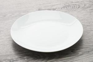 piatto bianco vuoto foto