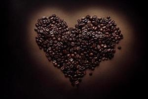 un' cuore fatto di caffè fagioli è mostrato il amore di caffè creato con generativo ai tecnologia foto