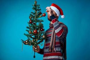 bello uomo nel un' Natale bianca modello manifesto studio in posa foto