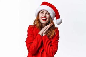 donna indossare Santa cappello emozioni divertimento in posa studio moda foto