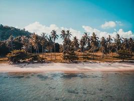 vista aerea del mare all'isola di koh samui, thailandia foto