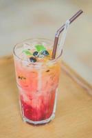 mescolare cocktail alla frutta foto