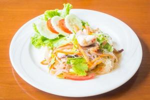insalata piccante tailandese foto