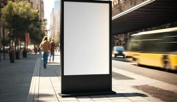 vuoto tabellone modello per pubblicità nel il città, luce del giorno Visualizza foto
