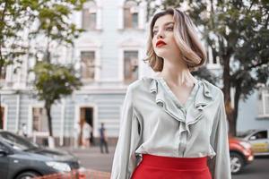 bella donna rosso labbra fascino strada stile di vita foto