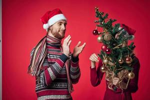 allegro giovane coppia vacanza Natale decorazione romanza foto