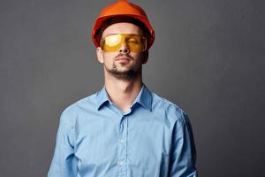 uomo costruttore professionale Lavorando uniforme emozioni foto