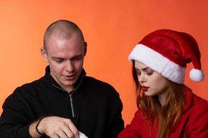 uomo e donna Natale vacanza divertimento stile di vita foto